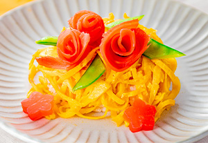 ちらし寿司(紅生姜の薔薇飾り)