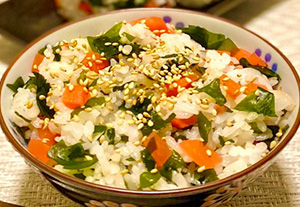 さくら大根入りわかめご飯