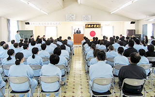2022年4月1日　今年も暖かな日差しに囲まれて、遠藤食品㈱入社式が執り行われました